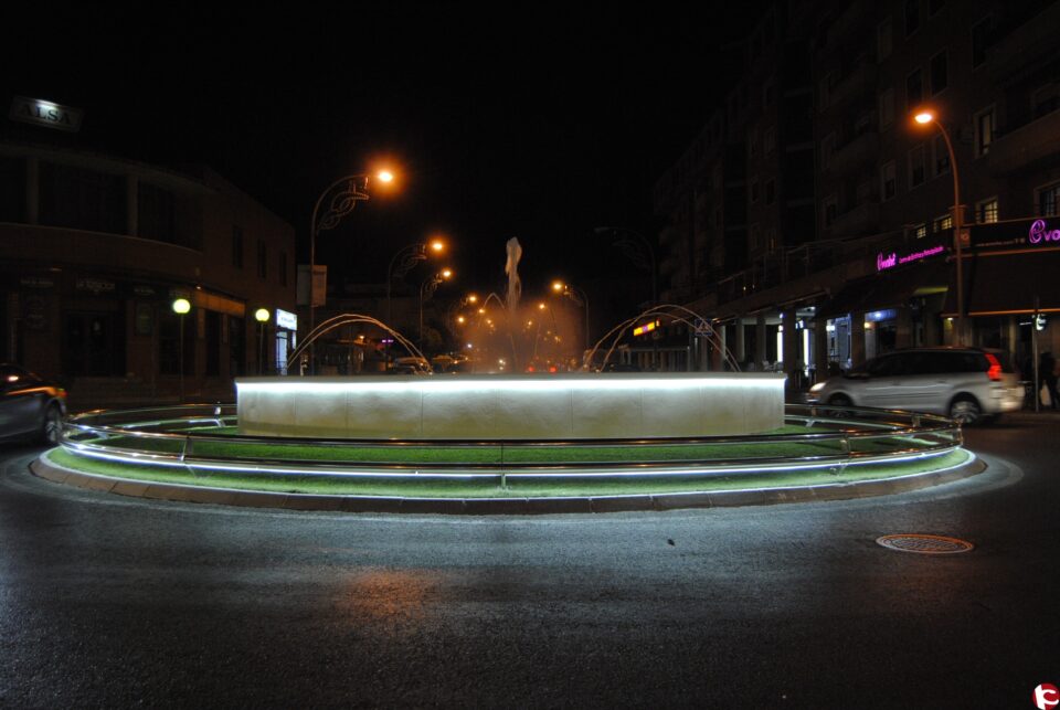Abren al público las plazas Enric Valor y Federico García Lorca y ponen en marcha la rotonda-fuente junto a la Estación de Autobuses