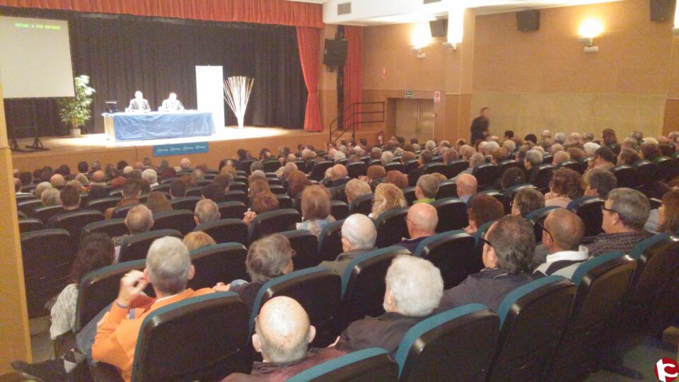Pascual Díaz informa ante un abarrotado Centro Cultural de Petrer su intención de repetir como candidato a la alcaldía