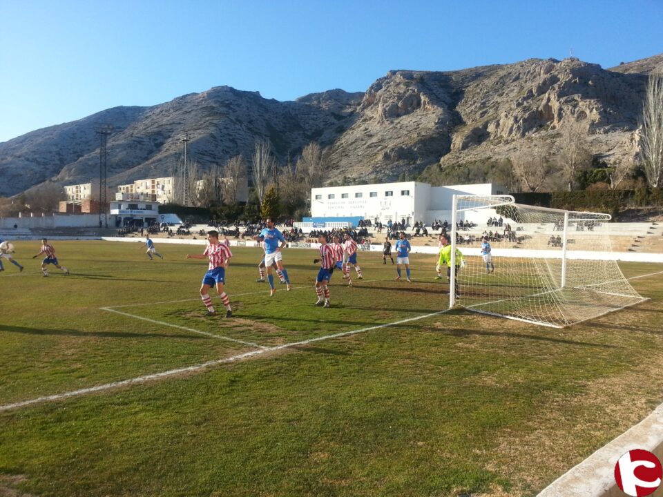 EL VILLENA C.F. VENCE AL STA. POLA Y ABANDONA LAS POSICIONES DE DESCENSO DIRECTO. 2-1