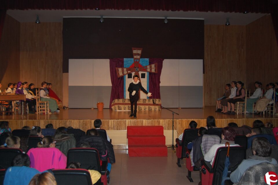 Los niños del Colegio Jorge Juan celebran su semana cultural dedicada al teatro