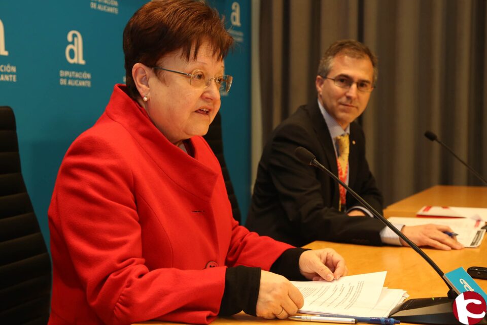 La Diputación de Alicante mantiene la gratuidad de la teleasistencia y amplía la cobertura a 11.812 usuarios