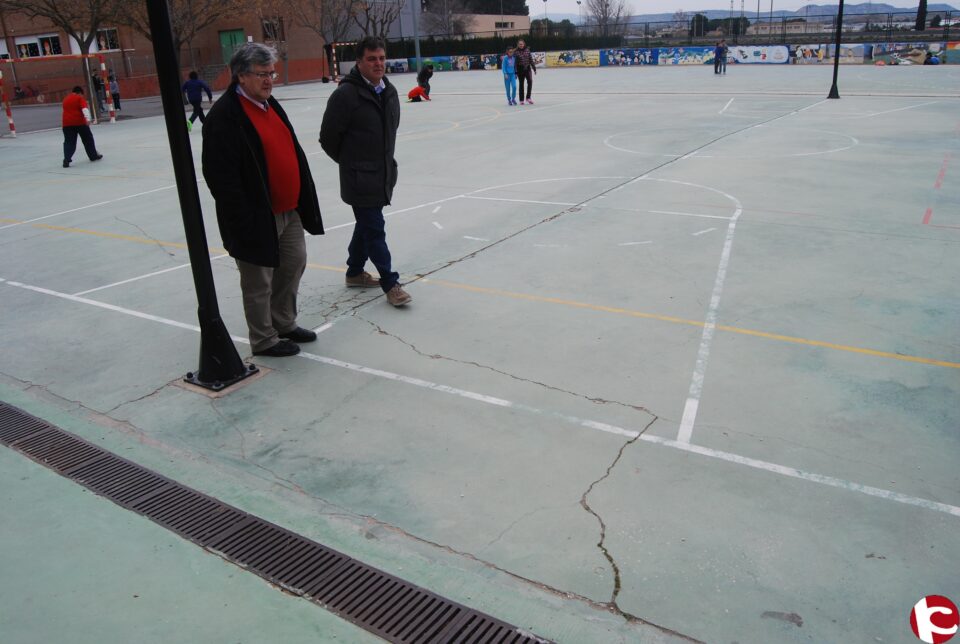 Visita del concejal de Deportes a las instalaciones deportivas de los colegios