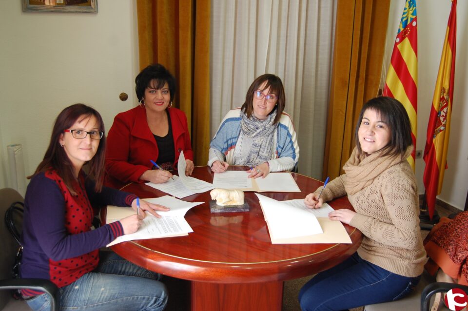 La alcaldesa recibe a tres mujeres emprendedoras