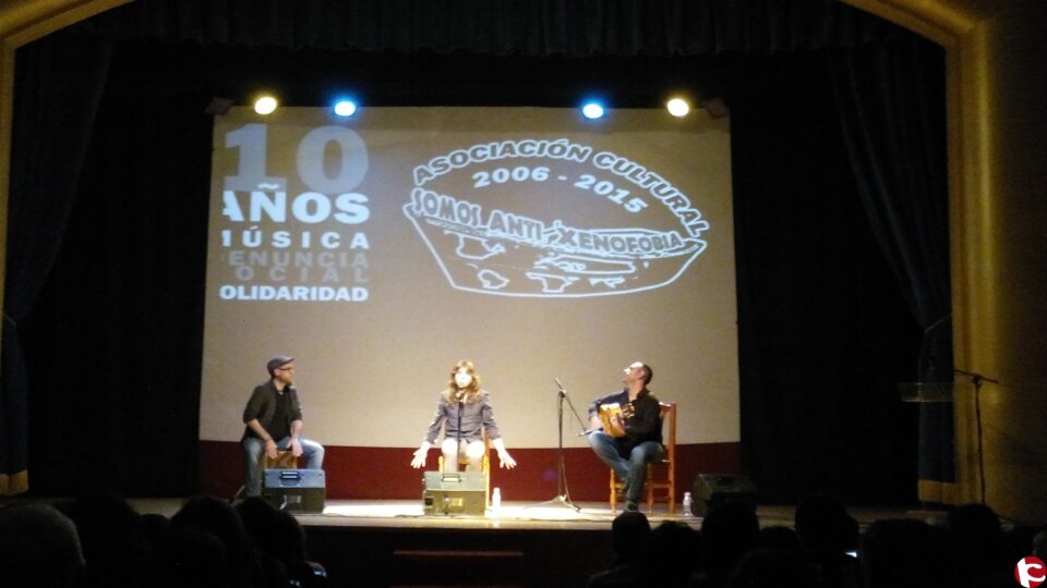 El recital flamenco organizado por Asociación Cultural Somos Anti Xenofobia a cargo de Raúl Micó en el Teatro de Sax puede calificarse de éxito