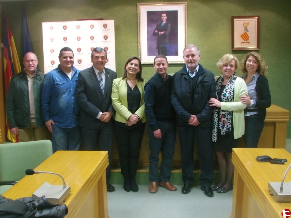 La directora general de Comercio presenta en Petrer el programa "Encerta" para ayudar en el éxito de sus negocios a emprendedores y comerciantes