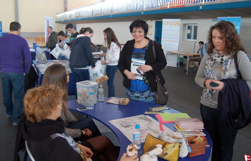 Monforte celebra una jornada sobre formación y mercado laboral para asesoras a los jóvenes