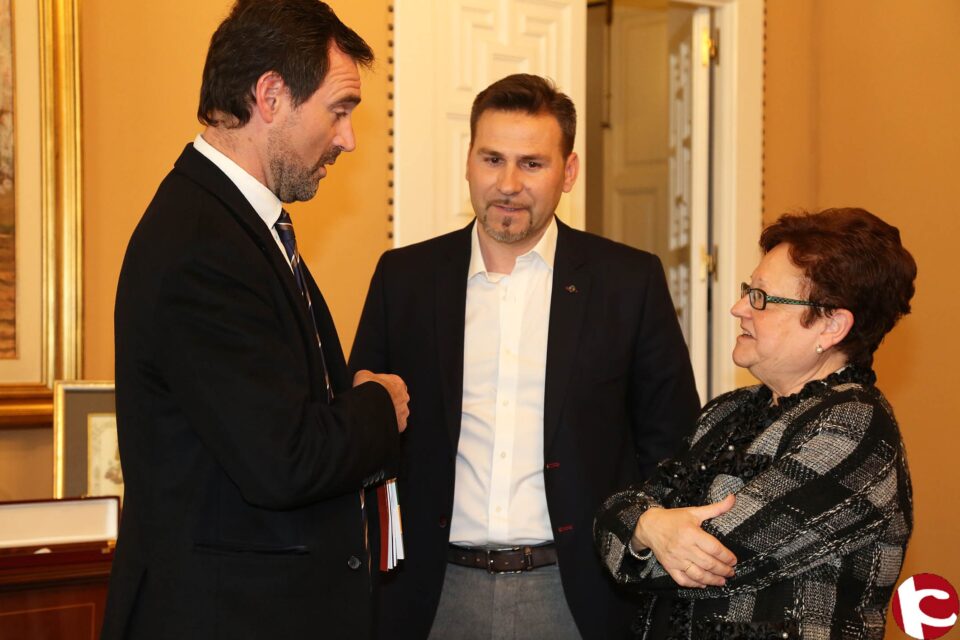 La presidenta de la Diputación