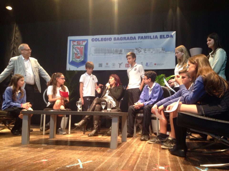 El colegio Sagrada Familia celebra su Semana Cultural con la visita de la escritora Elia Barceló