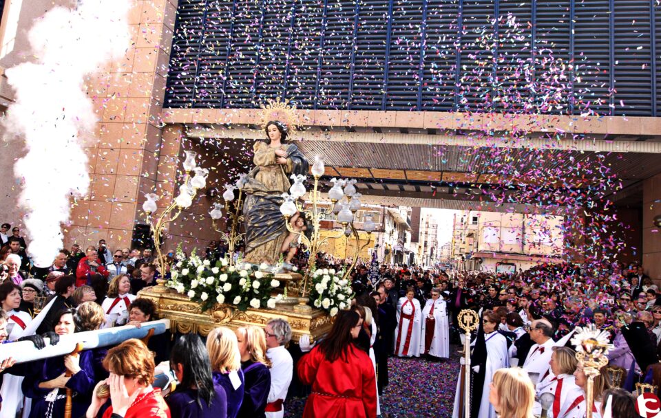 Elda pone punto y final a su Semana Santa con el Encuentro de Gloria