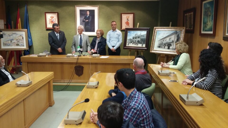 La familia Guillén-Poveda dona 3 cuadros sobre el Castillo