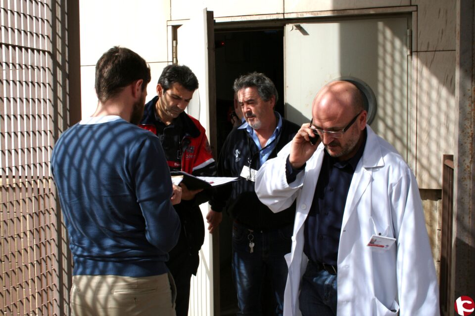 El Hospital de Elda acoge un simulacro de evacuación para comprobar el buen funcionamiento del plan de emergencias