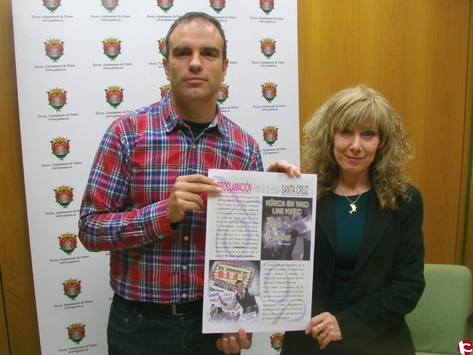 Continúan los actos con motivo de las Fiestas de la Santa Cruz con la lectura de su Pregón a cargo de José García Vizcaíno