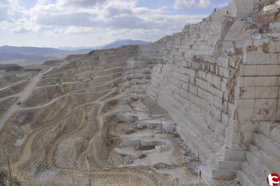EL AYUNTAMIENTO DE PINOSO REACCIONA ANTE EL PROYECTO DE DECRETO DE LA GENERALITAT SOBRE LAS CONCESIONES DE DERECHOS MINEROS