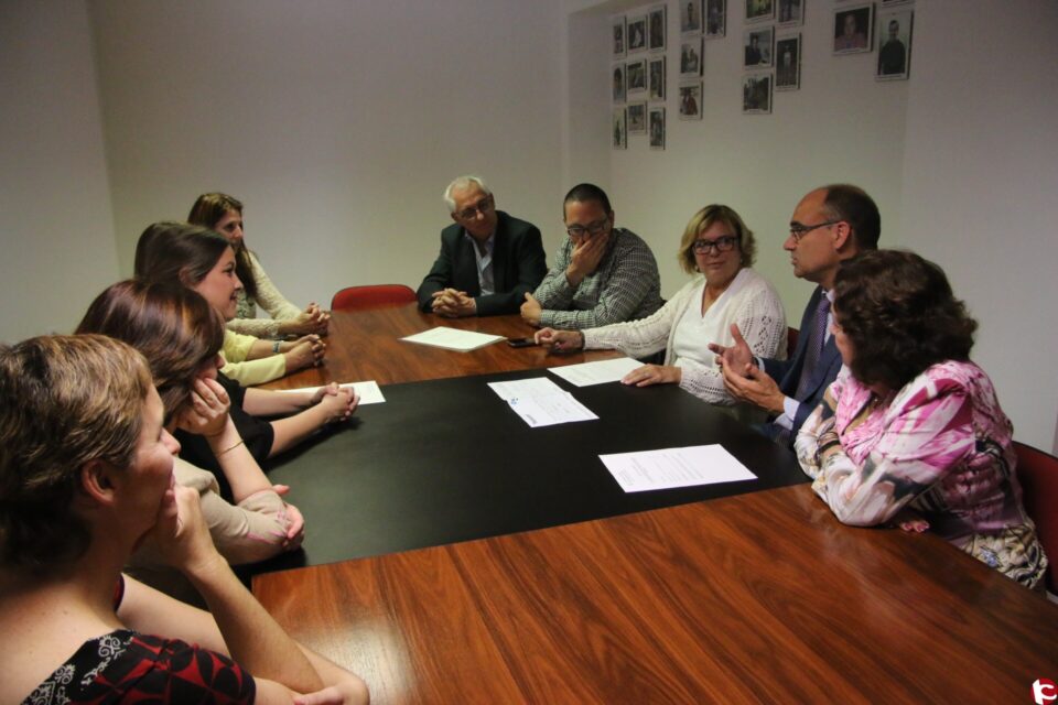 La Universidad de Alicante entrega el "cheque solidario" a la Fundación Pro Tutela de Alicante