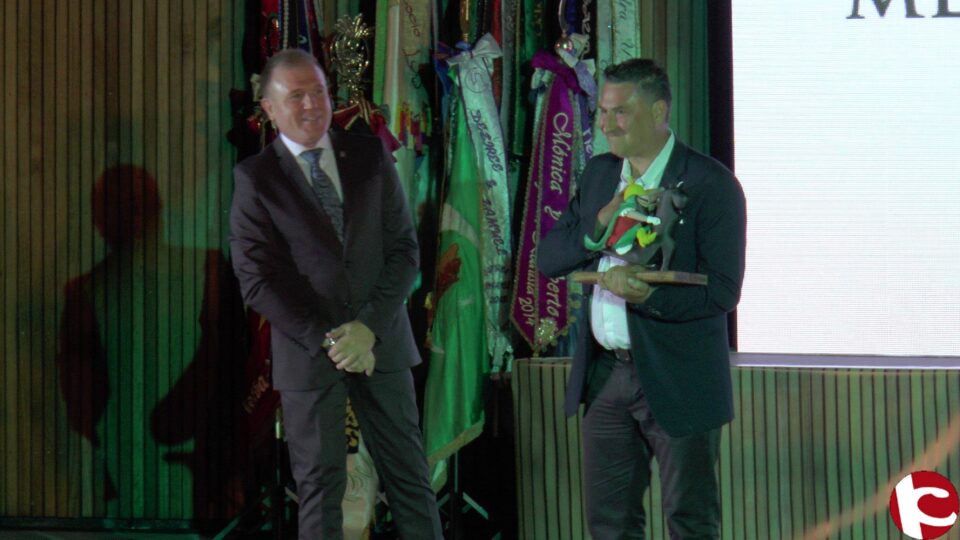 Una original Gala de la Junta Central reestrena la Plaza Castelar y anuncia que Soraya será la pregonera de las próximas fiestas