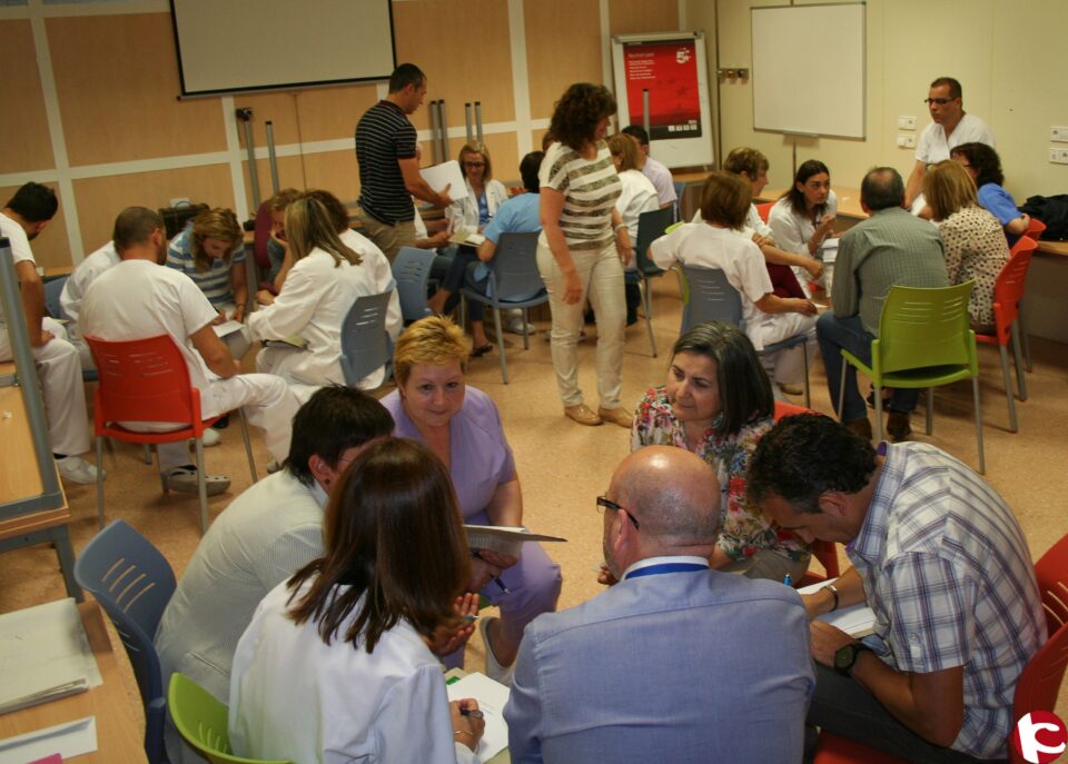 El Hospital de Elda acoge un curso de negociación eficaz para personal con responsabilidad en gestión