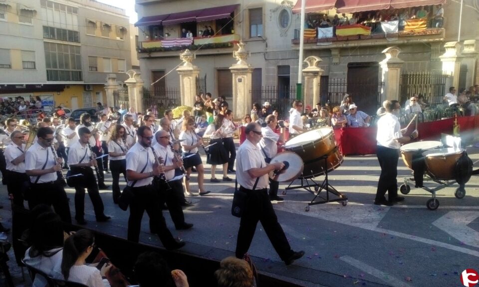 LA SOCIEDAD MUSICAL ABRE LAS ENTRADAS DE ELDA.