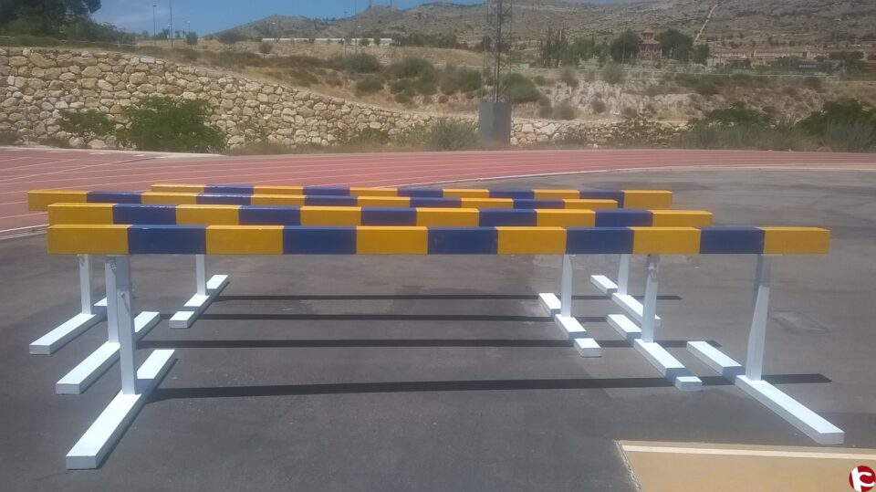 MATERIAL NUEVO PARA LA PISTA DE ATLETISMO
