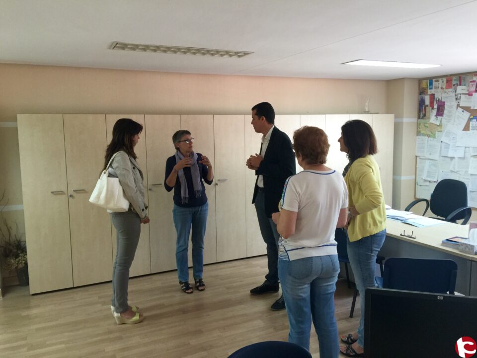 Rubén Alfaro visita las dependencias municipales para conocer su funcionamiento