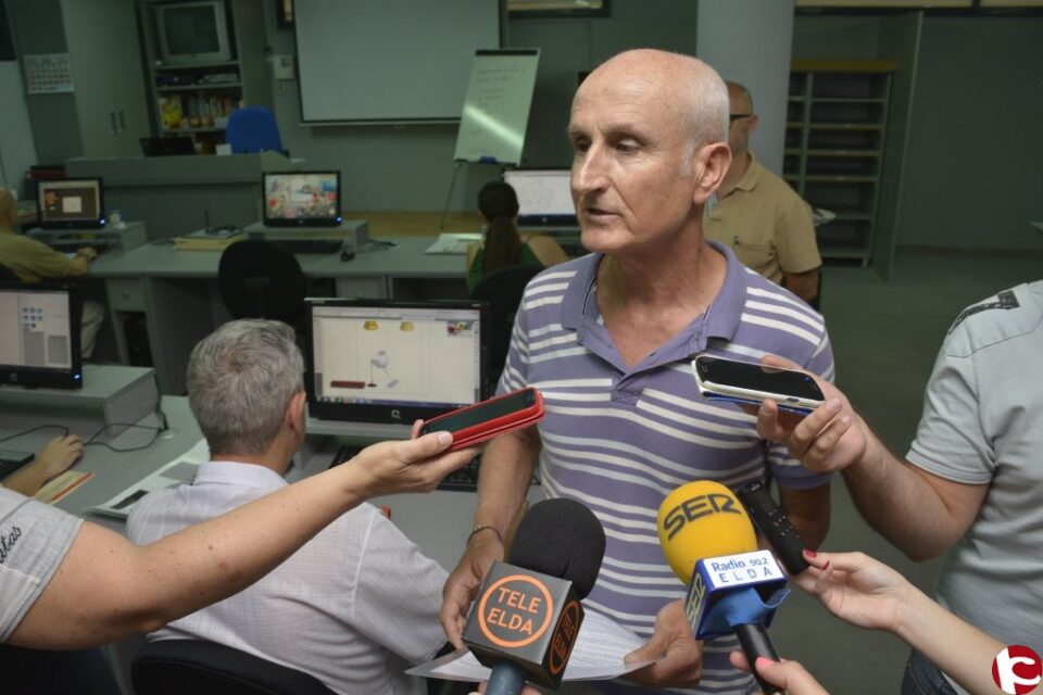 Manuel Ibáñez visita a los alumnos del Taller de Empleo y anuncia que en octubre se iniciará otro de nueve meses de duración