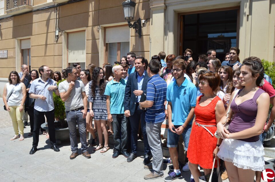 El alcalde recibe a los alumnos con mejores expedientes de bachillerato y ciclos formativo