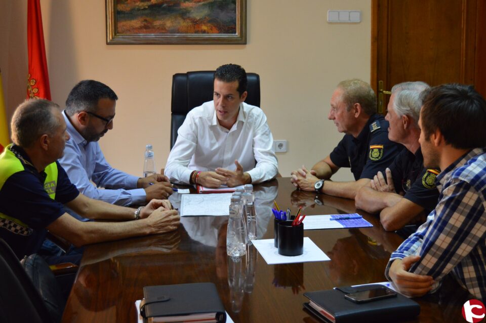 El alcalde se reúne con el comisario de la Policía Nacional para coordinar acciones y ampliar la colaboración con la Policía Local