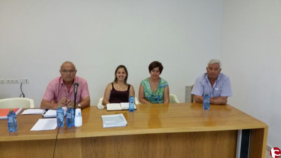 La alcaldesa de Monforte del Cid con los agricultores