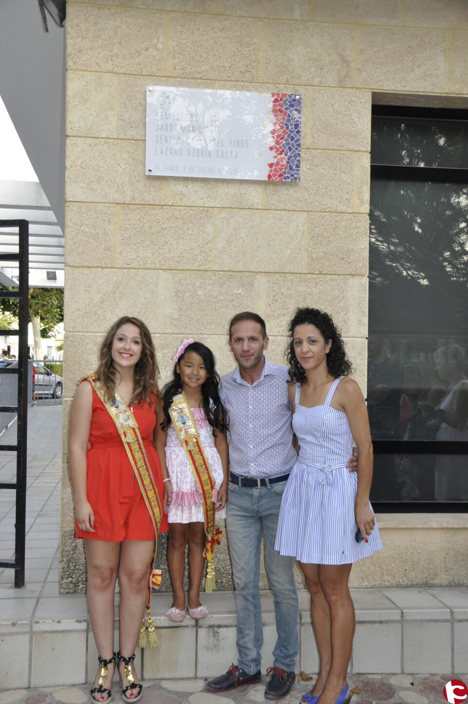 DORIAN Y SWEET CALIFORNIA SERÁN LAS ACTUACIONES DE LA FERIA Y FIESTAS 2015