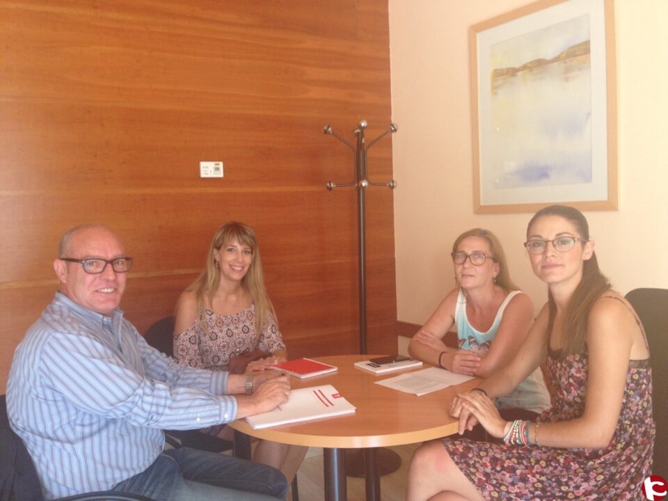 La concejala de Fondos Europeos establece una una línea de colaboración con Elche para conocer su experiencia en esta materia