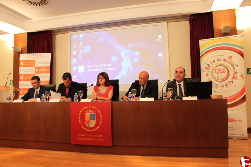 Abogados tributaristas analizan en la UA la reforma tributaria para defender los derechos de los contribuyentes