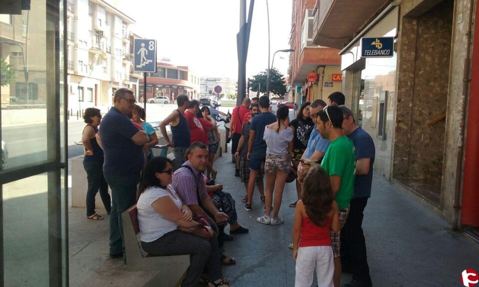 Desde la PAH queremos hacer una denuncia pública de la situación que venimos sufriendo los y las afectados y afectadas por el desamparo de nuestro derecho a vivienda