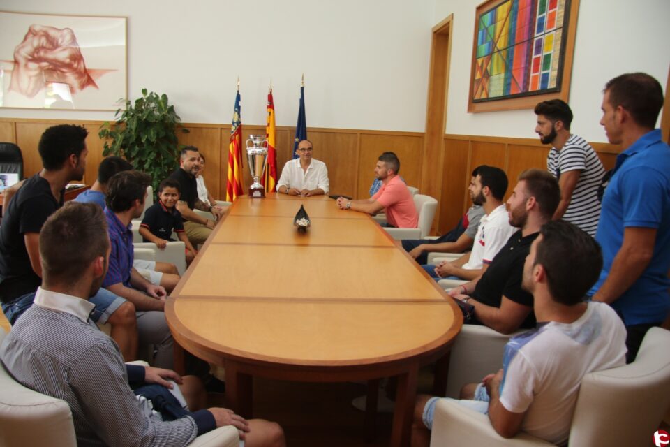 El rector felicita a los equipos de fútbol masculino y de voley playa de la UA