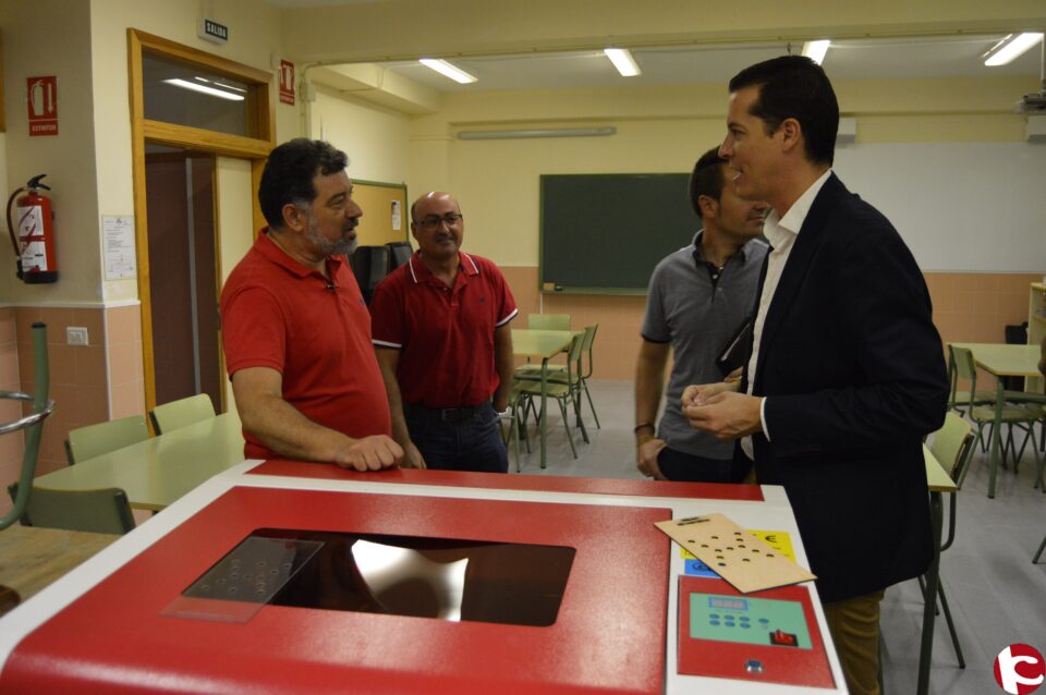 El alcalde destaca la necesidad de impulsar la FP Dual y elogia la oferta de ciclos formativos con que cuenta Elda