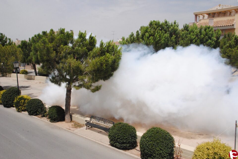 LA SONORIDAD DE UNA MASCLETÁ ABRE LAS SESIONES VERMUT DE LA FERIA DE PINOSO