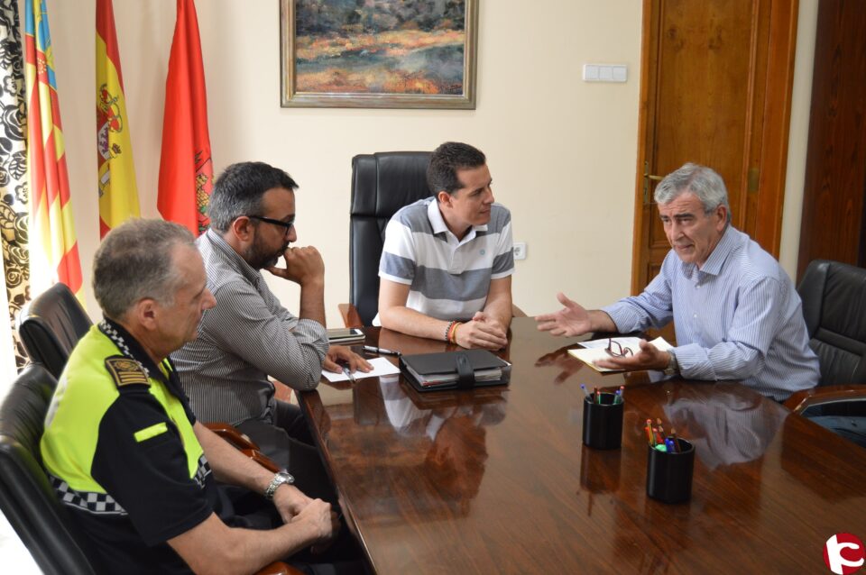 Alfaro se reúne con el Jefe Provincial de Tráfico para mejorar la seguridad vial