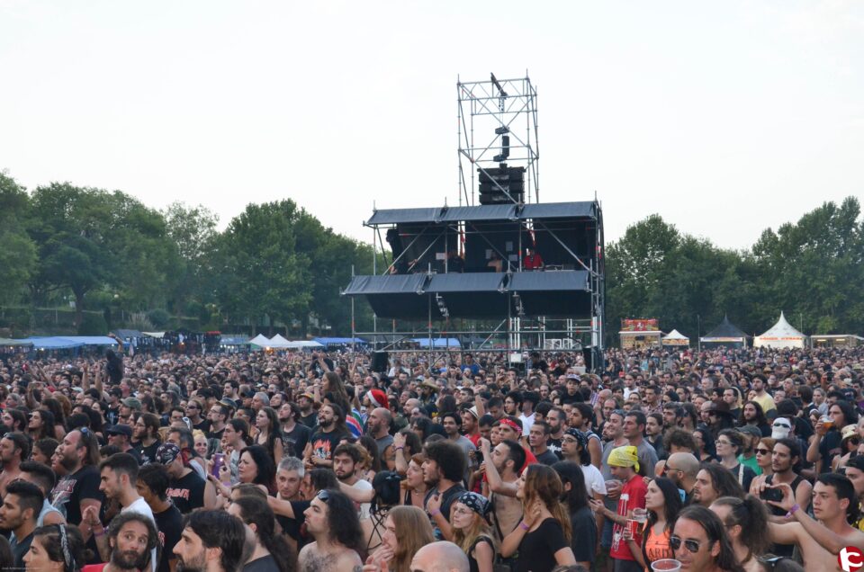 Llenazo en la jornada inaugural de Leyendas del Rock
