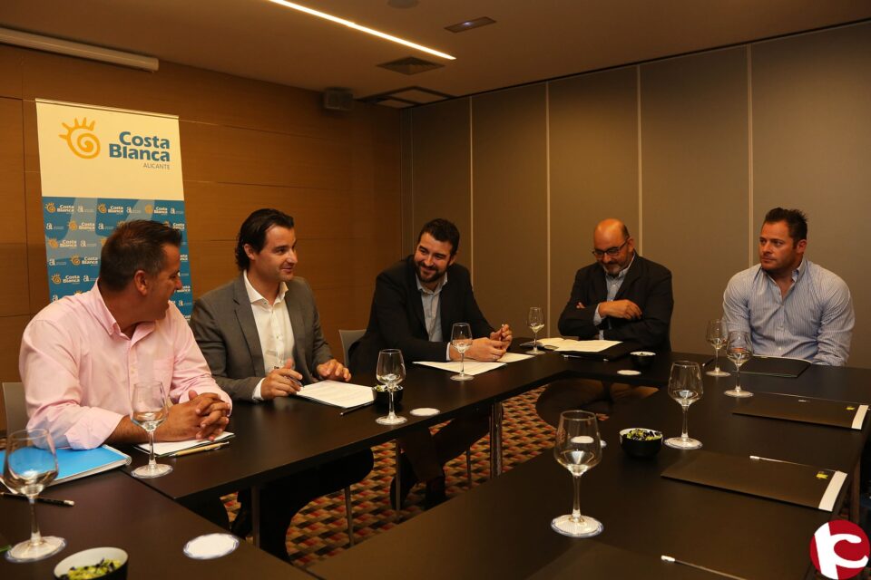 El Patronato Costa Blanca apuesta por el turismo de golf y deportivo para desestacionalizar la demanda