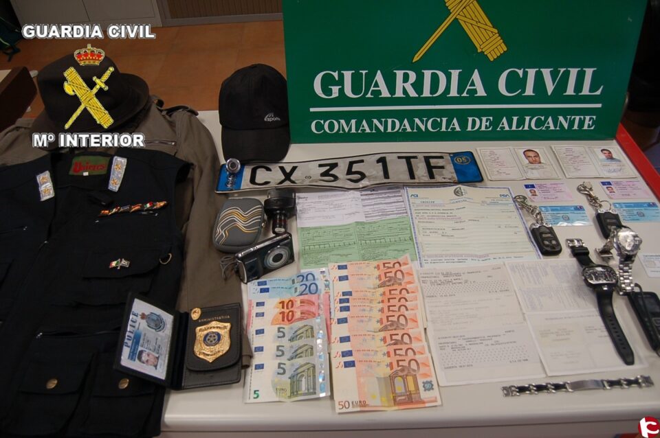 Guardia Civil detiene a los presuntos autores de una veintena de robos y hurtos en autovías y autopistas de la provincia de Alicante