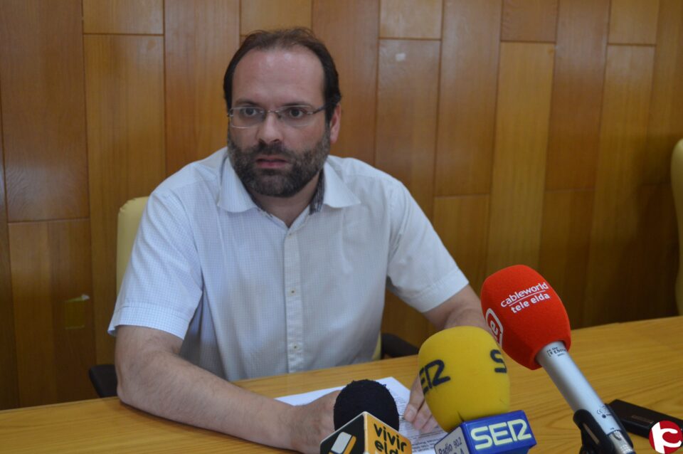 El Gobierno local pide explicaciones al PP por los más de 100.000 euros que desembolsaron a los artistas Raphael y Sergio Dalma