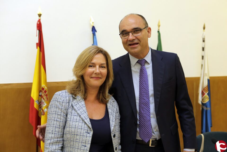 Esther Algarra toma posesión como secretaria General de la UA