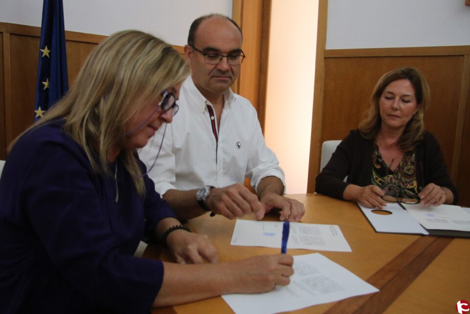 La professora Mar Iglesias pren possessió com a directora del secretariat de Promoció Cultural i Lingüística de la UA