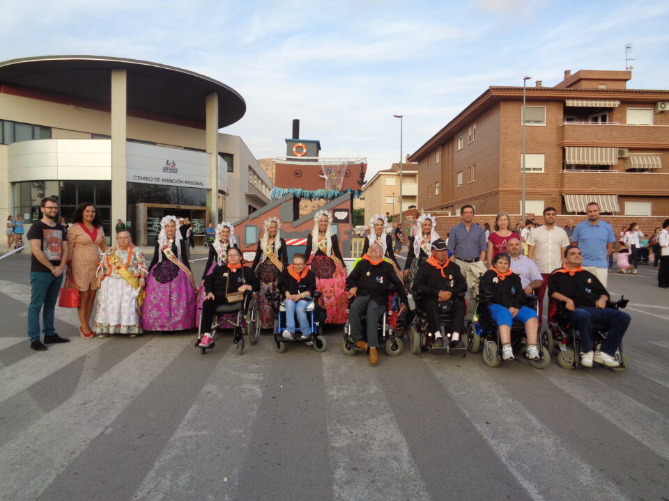 La falla de COCEMFE reúne un año más a las fallas de Elda