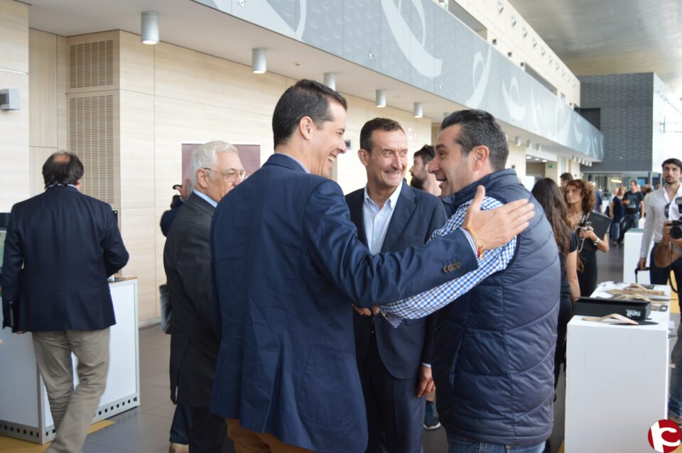 El alcalde destaca la importancia de reactivar el sector calzado en la inauguración de Futurmoda
