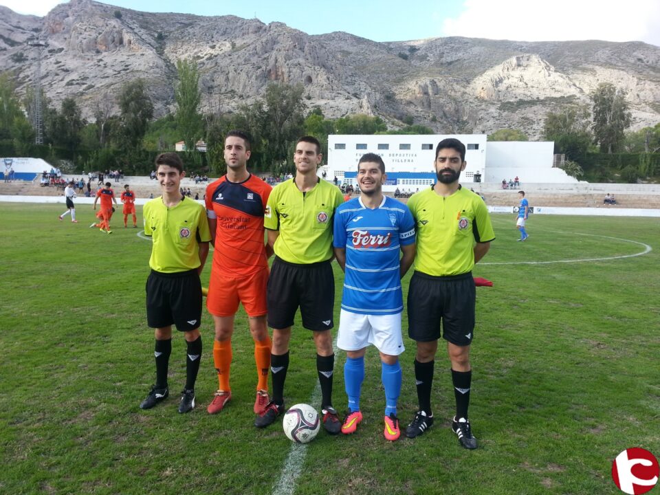 DOS REGALOS DE FERIA DEL VILLENA PARA EL TRIUNFO DEL UNIVERSIDAD DE ALICANTE. 1-2