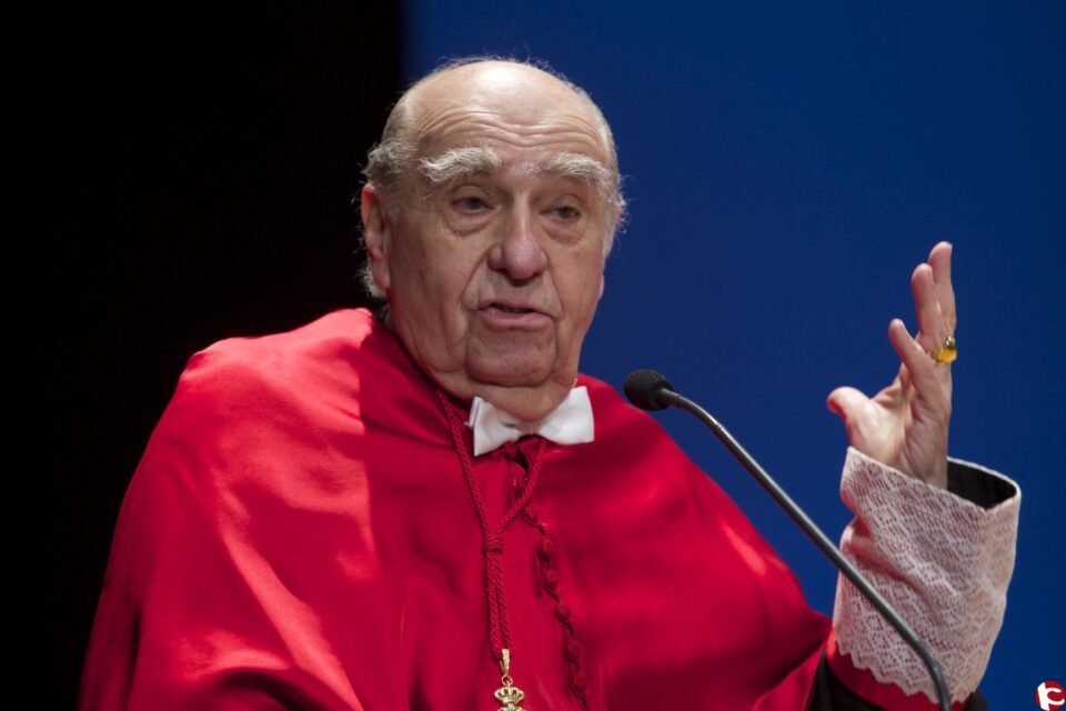 Sanguinetti critica en la Universidad de Alicante "los dogmatismos" y achaca a los nacionalismos exacerbados "padecimientos y arbitrariedades"