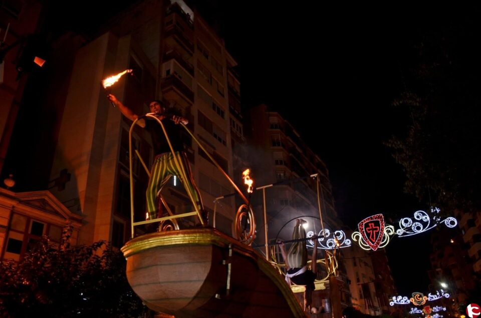 Gran Desfile de Escuadras Especiales en ARTEFIESTA