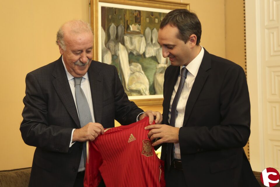 Vicente del Bosque presenta en la Diputación de Alicante este encuentro amistoso que se disputará en el Rico Pérez el próximo 13 de noviembre