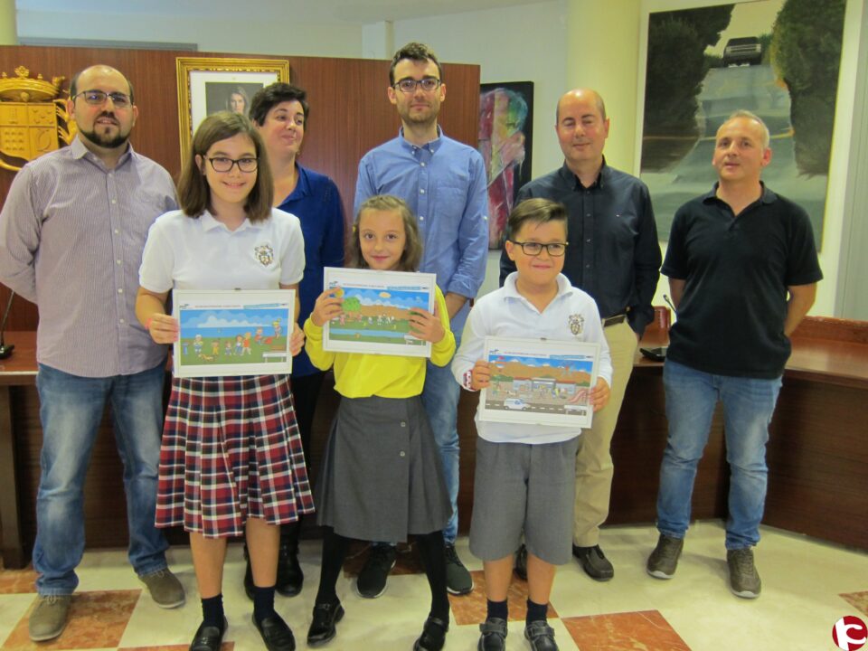 Tres escolares de Novelda