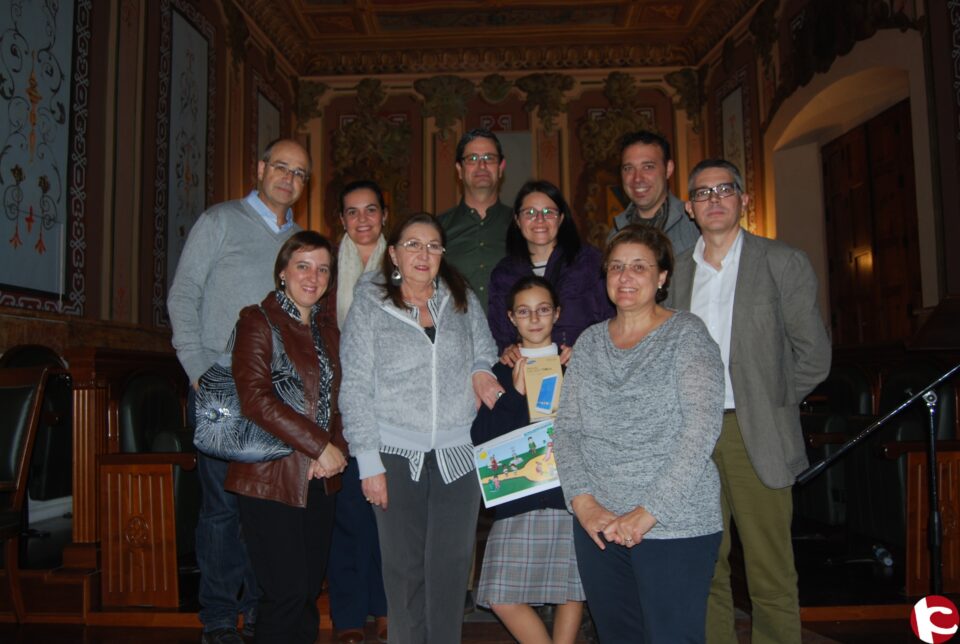 Una niña de Villena ganadora del premio internacional de dibujo de Aqualia