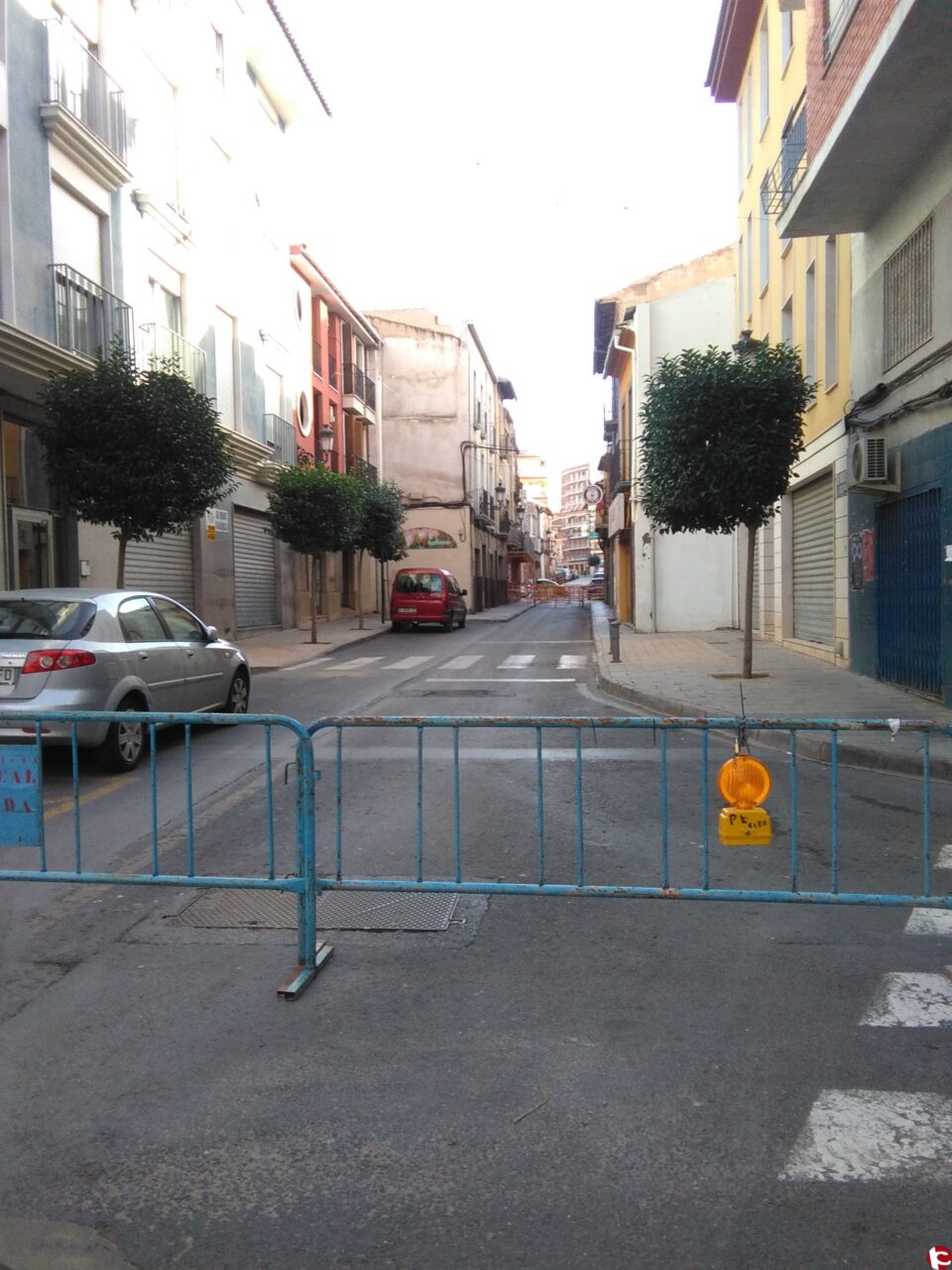 La calle Pedrito Rico se corta al tráfico por el peligro de derrumbamiento de una vivienda